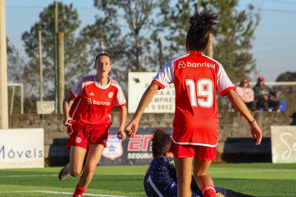Gurias Sub-20 goleiam o Cruzeiro-RS e garantem vaga na final do Gauchão