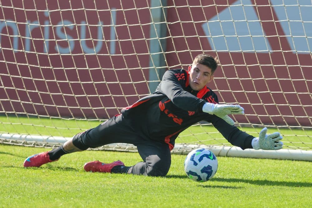 Colorado se prepara para encarar o Vitória no Beira